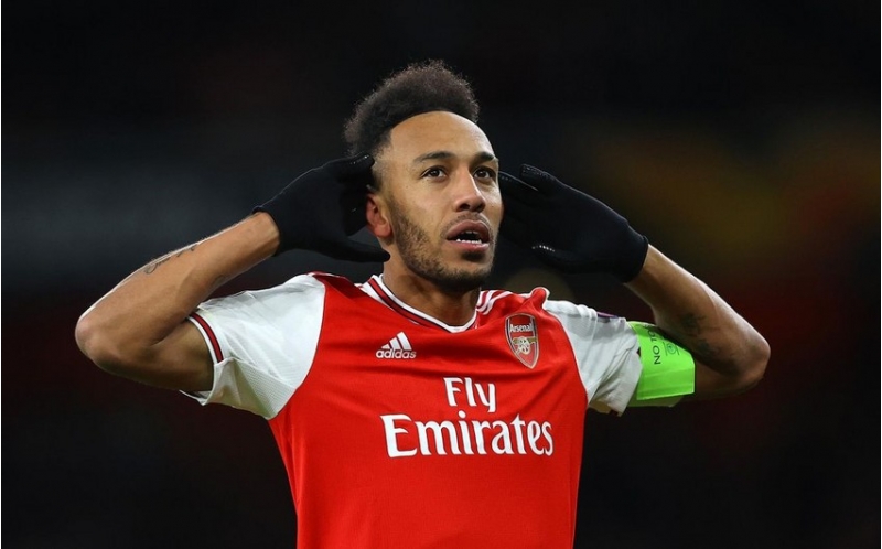 barselona-ve-arsenal-obameyanqin-transferi-ile-bagli-raziliga-gelib