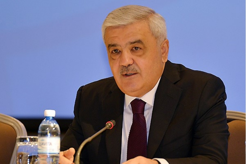 rovneq-abdullayev-de-byazinin-fatihesini-vermekdense