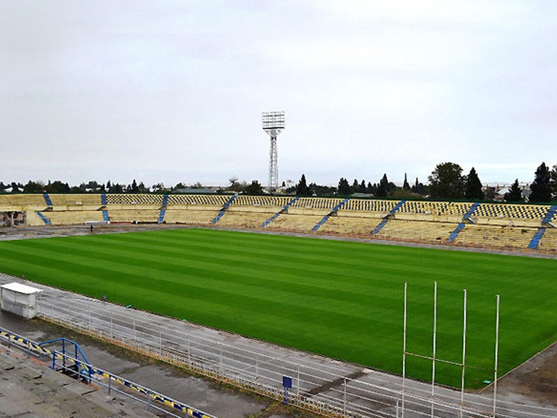 gence-sheher-stadionu-sokulur
