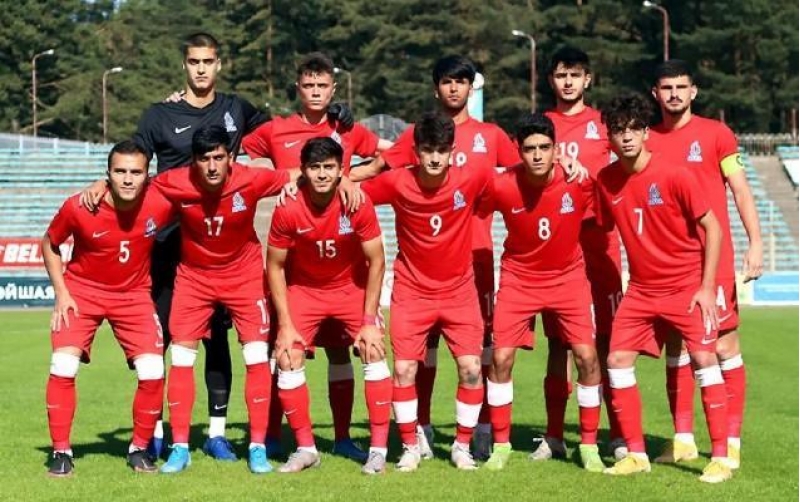azerbaycan-millisi-ukraynalilara-uduzdu