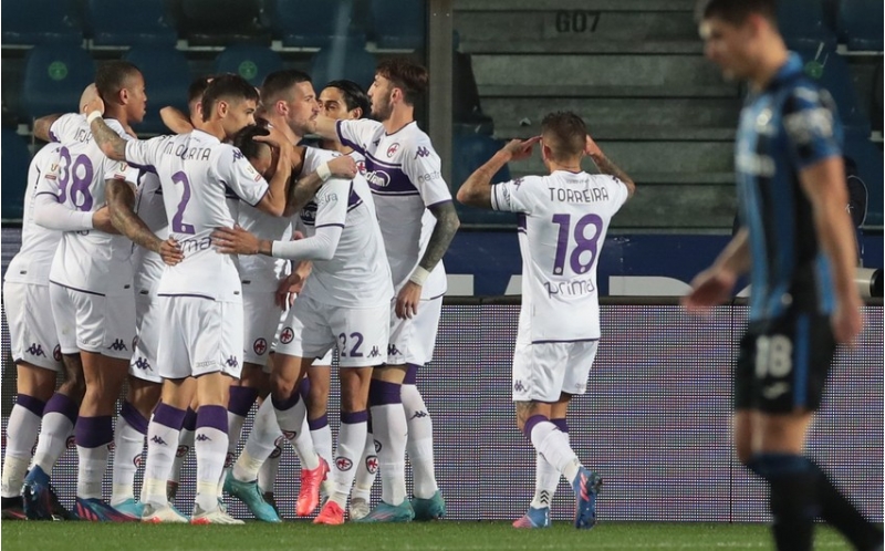 italiya-kuboku-fiorentina-azliqda-qelebe-qazanaraq-yarimfinala-chixib