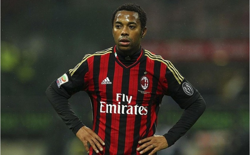 hebs-cezasi-almish-meshhur-futbolchunun-italiyaya-getirilmesi-uchun-prosedur-bashlanib