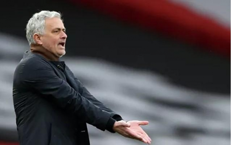 mourinyoya-2-oyunluq-ceza
