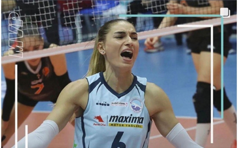 azerbaycan-millisinin-voleybolchusu-macaristanda-kubok-qazanib
