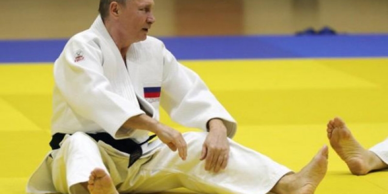 putin-prezident-titulundan-mehrum-edildi