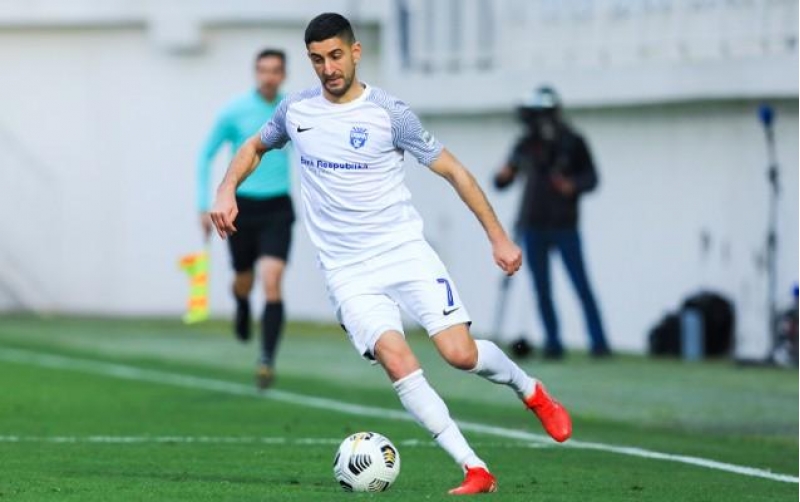 premyer-liqamizda-debut-etdi