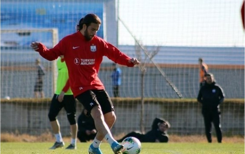 azerbaycanli-futbolchu-polsha-klubunda-4
