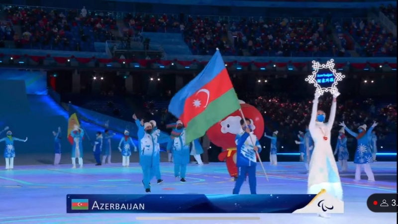 pekin-2022-azerbaycan-numayendeleri-achilish-merasiminde-paraddan-kechib