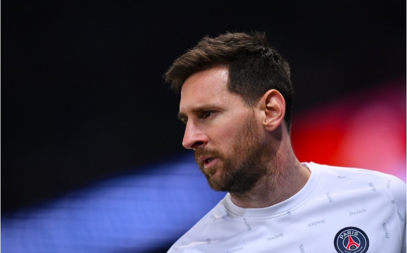 messi-barselonaya-qayida-biler