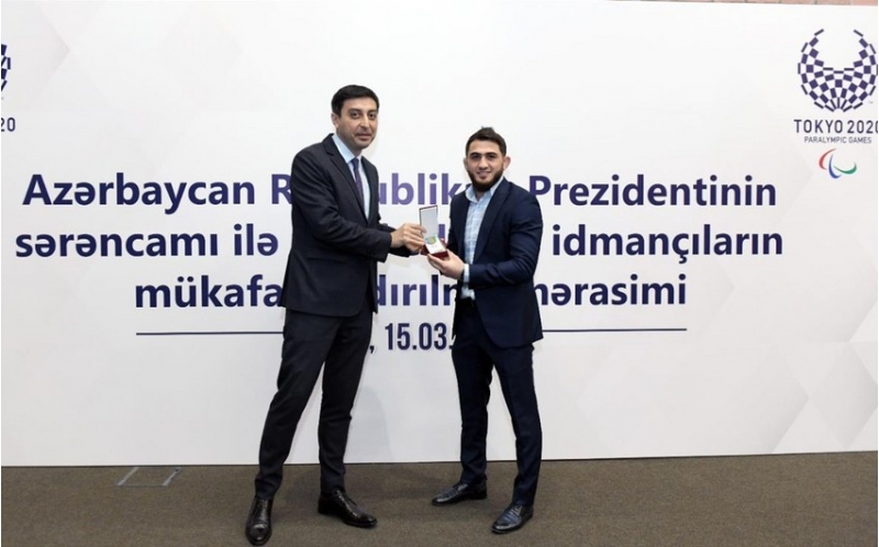 azerbaycanin-taninmish-idmanchilari-mukafatlandirilib