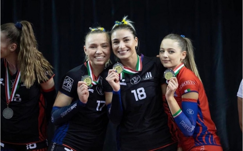 azerbaycan-millisinin-voleybolchusu-macaristan-kubokunu-qazanib