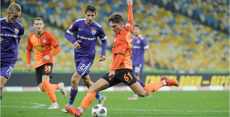 ukraynada-daha-bir-futbolchu-itkin-dushub