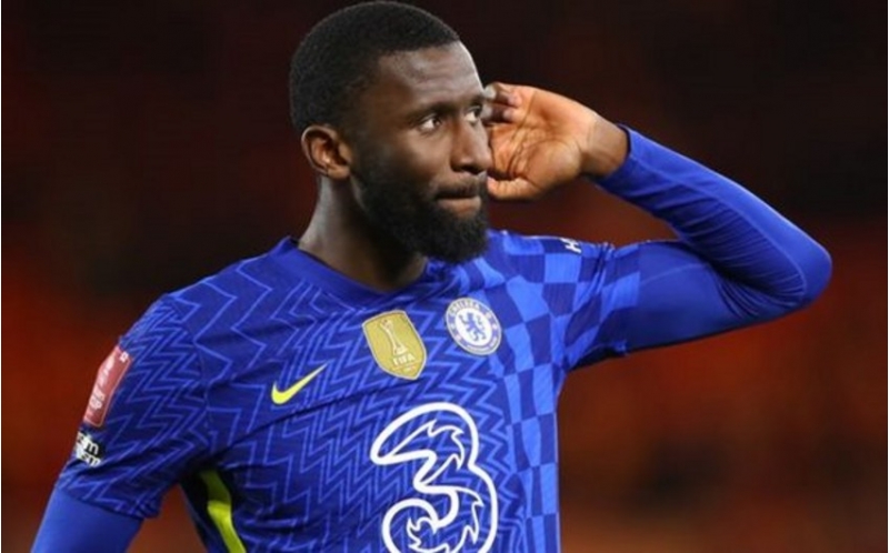 ingiltere-premyer-liqasinin-en-suretli-futbolchusu-belli-olub