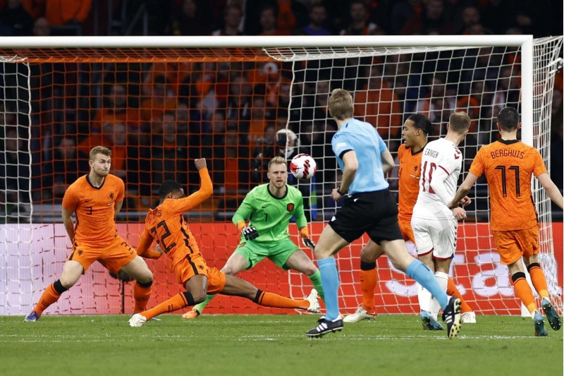 eriksen-niderlanda-vurdugu-qoldan-danishdi