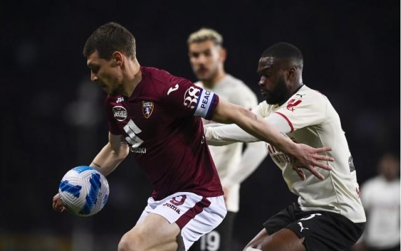milan-chempionluq-yolunda-buderdi-
