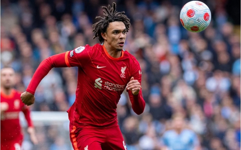 liverpulun-futbolchusu-cerrardin-rekordunu-qirib