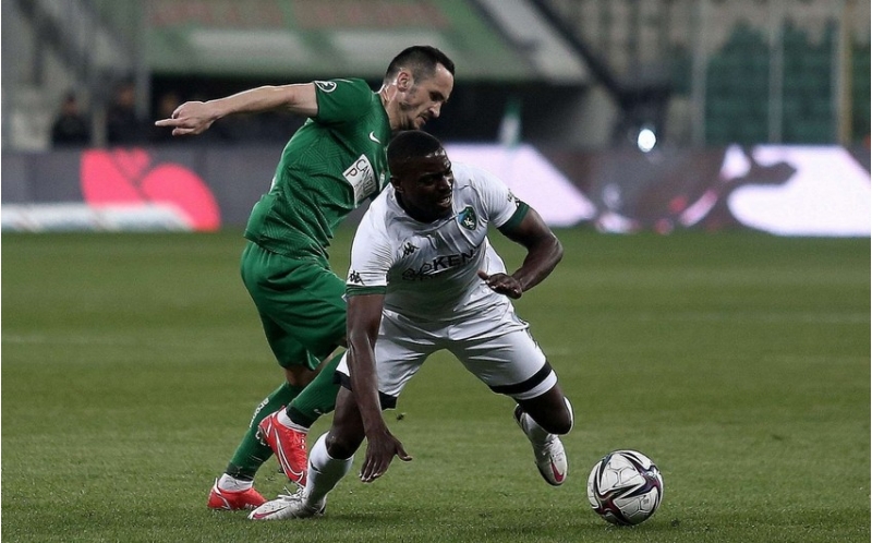 namik-eleskerov-qol-vurmaqda-chetinlik-chekirem