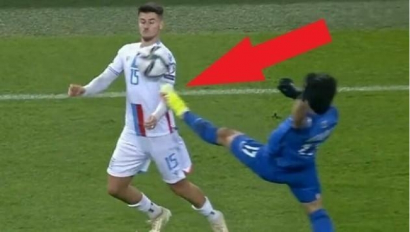 fifa-azerbaycan-millisinin-futbolchusunu-sert-cezalandirib