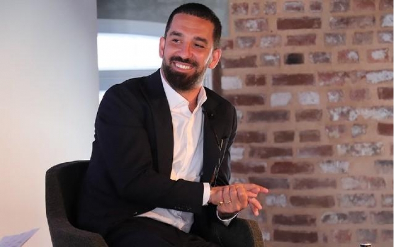 illerdir-yuxu-problemi-yashayiram-rahat-yata-bilmirem-arda-turan