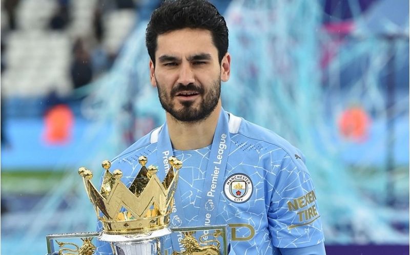 turk-esilli-futbolchu-manchester-sitiden-ayrilir