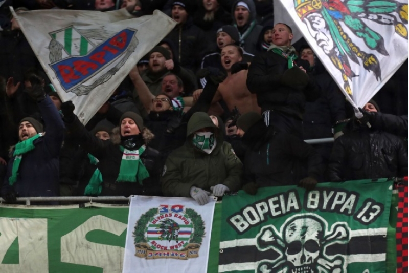 qelebe-qolunu-vurdu-fanatlar-terefinden-doyuldu