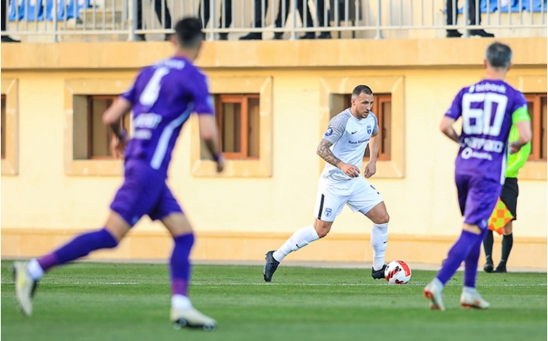 sabah-daha-bir-futbolchu-ile-vidalashdi