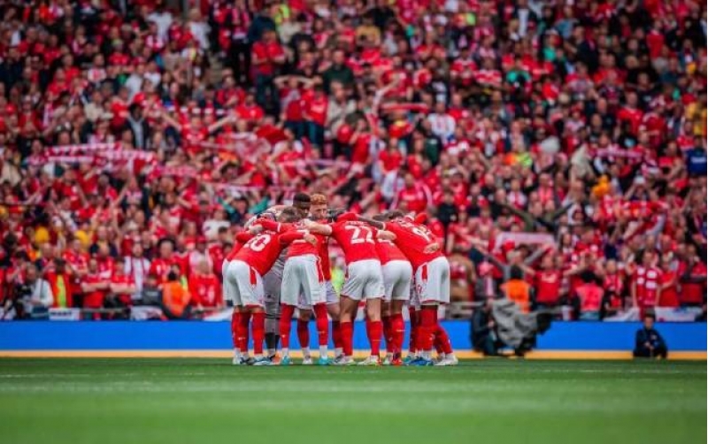 23-ilden-sonra-premyer-liqaya-yukseldiler