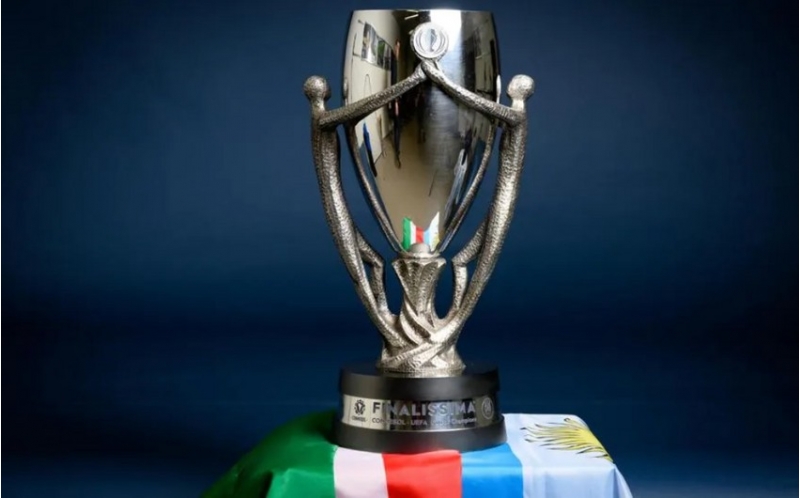 uefa-finalissimanin-kubokunu-teqdim-edib