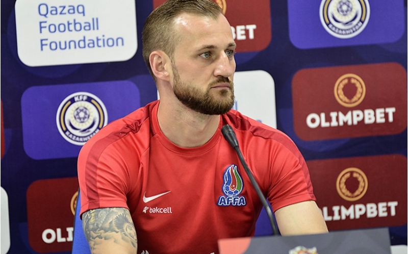 maksim-medvedev-futbolchular-butun-fikirlerini-milliye-yoneldibler