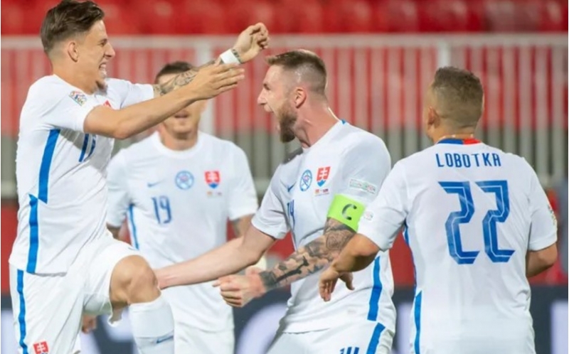 azerbaycanla-oyunda-slovakiya-yigmasina-iki-mutexessis-rehberlik-edecek