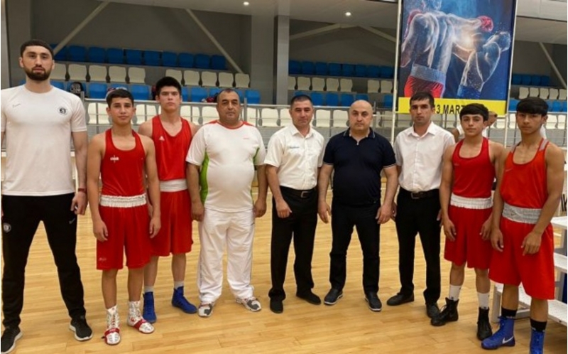 tacikistan-bokschulari-bakida-azerbaycan-yigmasi-ile-doyushler-kechirib