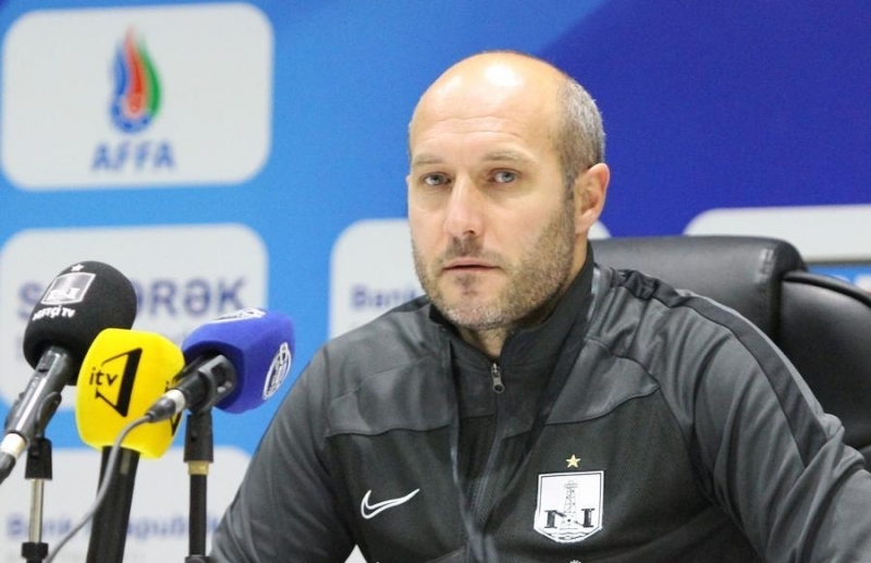 neftchi-samir-abasovla-yollarini-ayirdi-2-namized-var