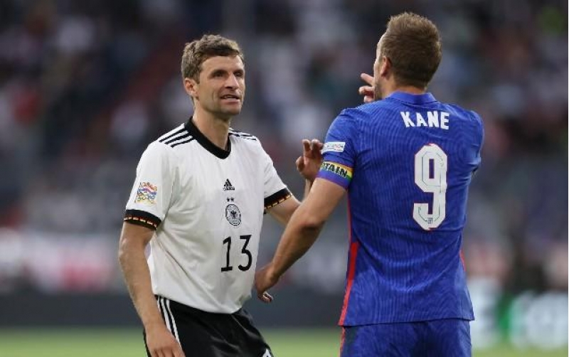 almaniya-oyuna-qadin-millisinin-formasi-ile-chixdi