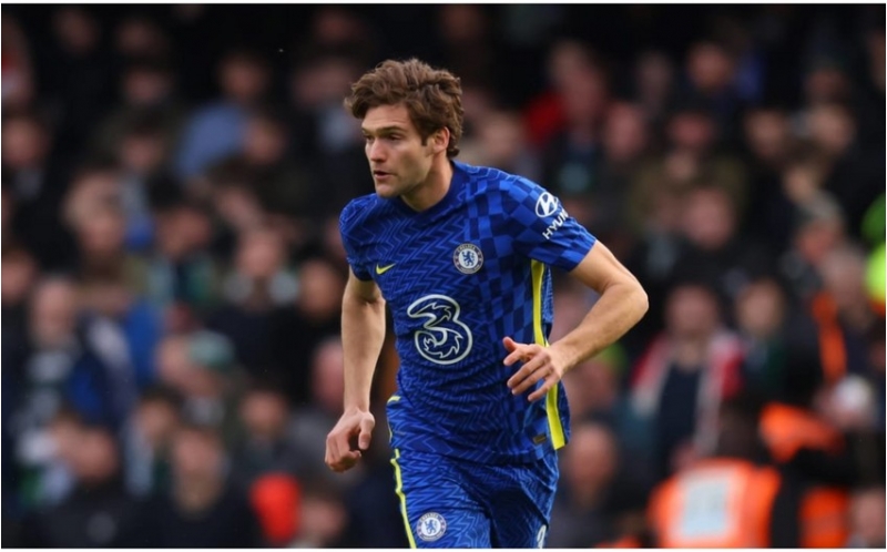 chelsinin-futbolchusu-barselonaya-kechir