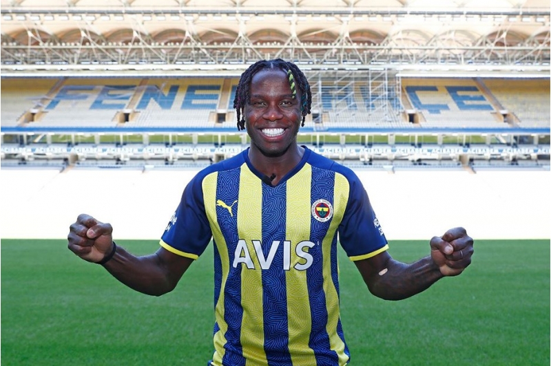 sabiq-qalatasarayli-resmen-fenerbagchada