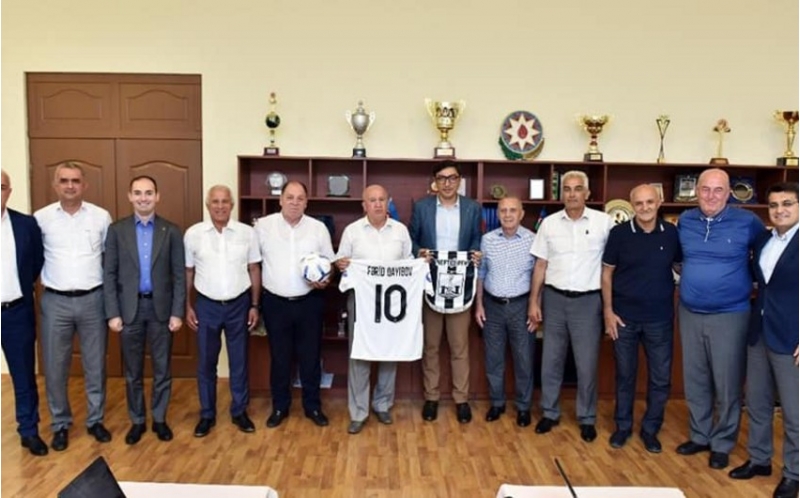 ferid-qayibov-affa-nin-bash-katibi-ve-veteran-futbolchularla-gorushub