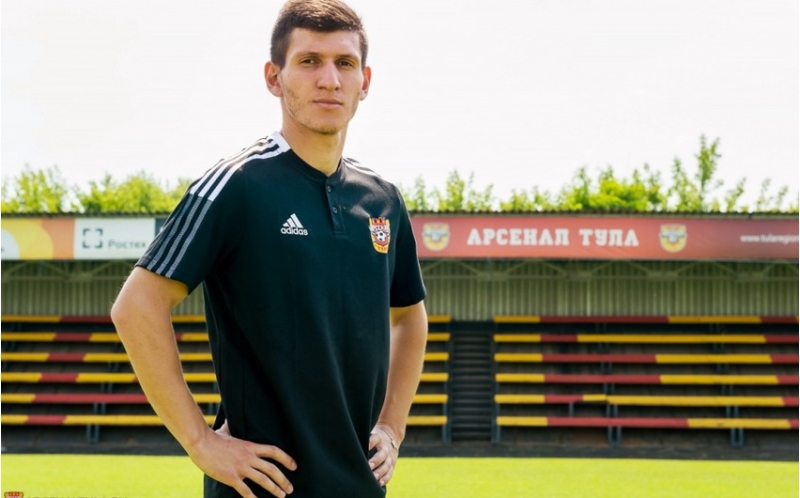 azerbaycanli-futbolchu-arsenala-kechib