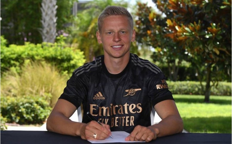 arsenal-manchester-sitinin-futbolusunu-transfer-edib