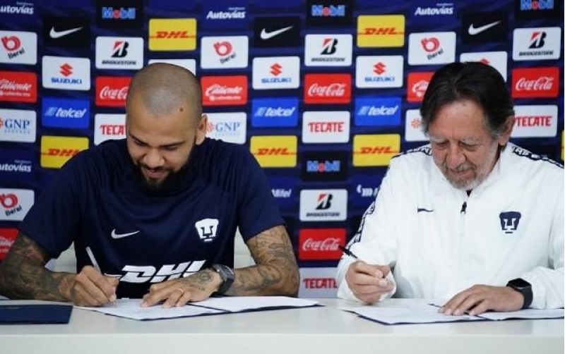 alvesh-yeni-klubu-ile-muqavile-imzaladi