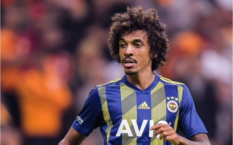 fenerbagcha-braziliyali-futbolchu-ile-vidalashib