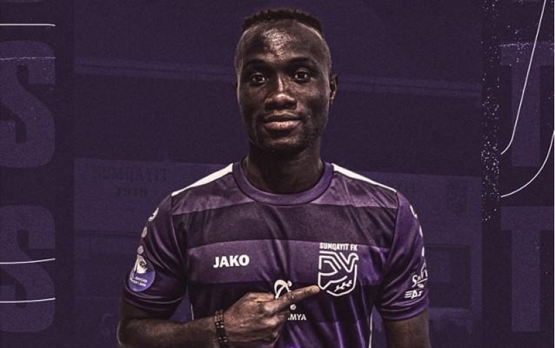 sumqayit-bashakshehirin-futbolchusunu-icareye-goturub