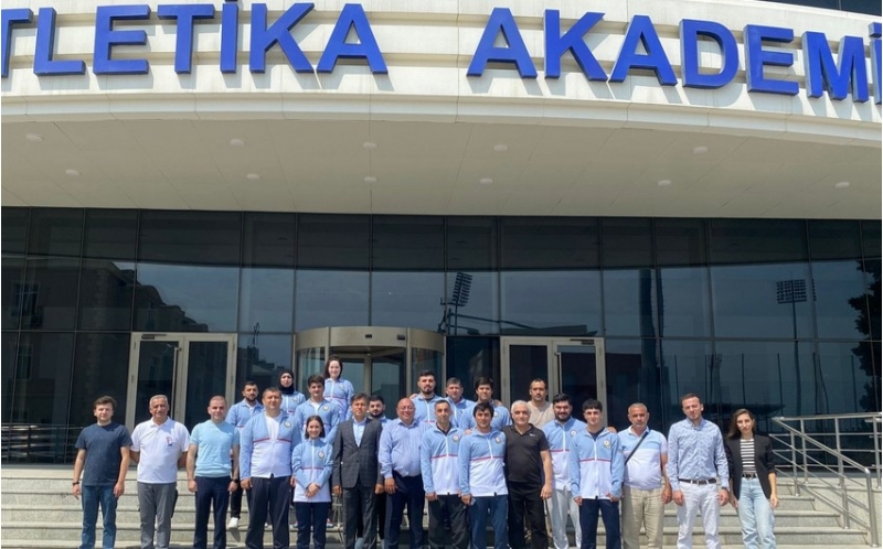 federasiya-rehberliyi-idmanchilarla-gorushub