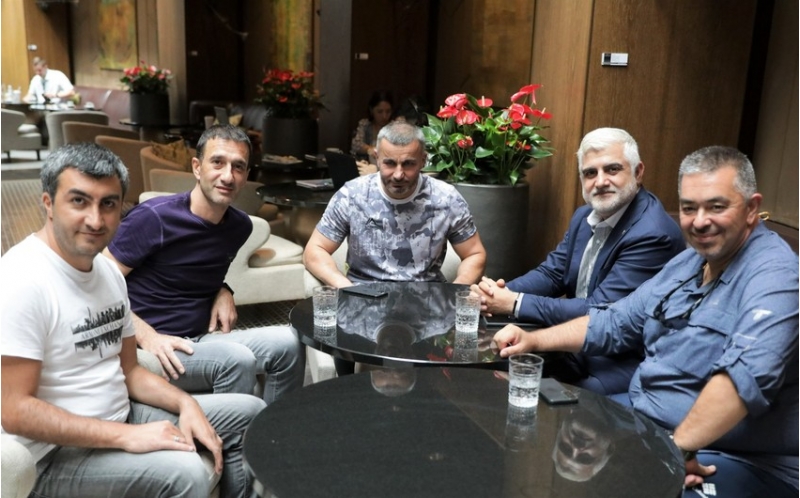 qarabagin-prezidenti-qurban-qurbanov-ve-futbolchularla-gorushub