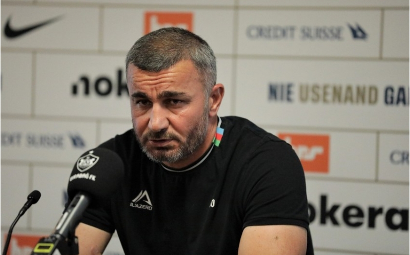 qurban-qurbanov-uch-dord-futbolchu-ile-danishiqlar-gedirdi-