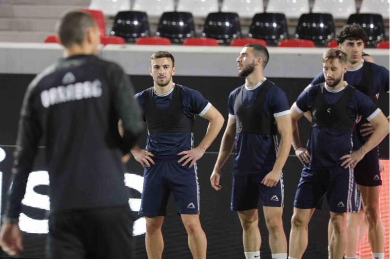 qarabag-almaniyada-meshqe-chixdi