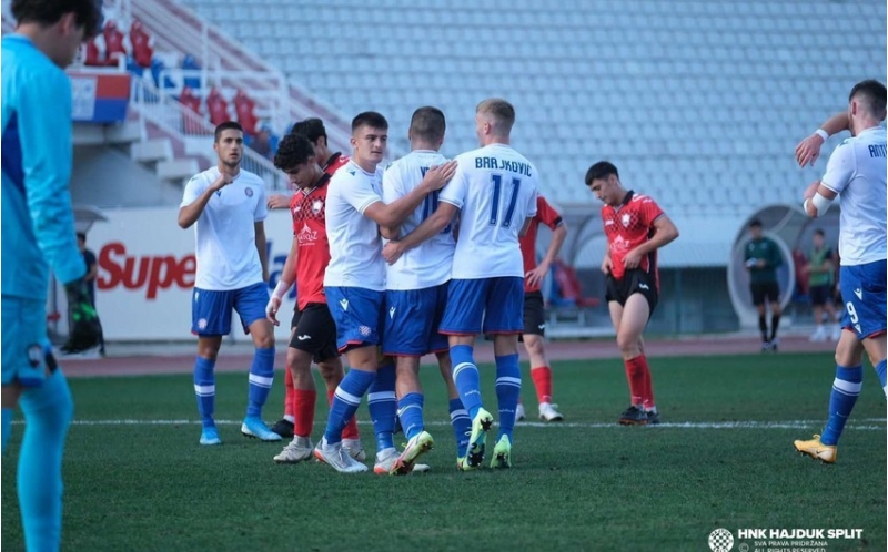 qebele-uefa-gencler-liqasinda-mubarizeni-dayandirib