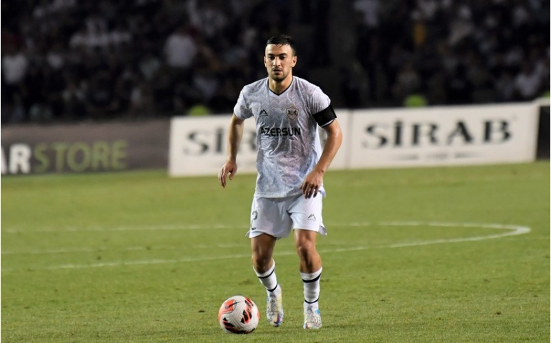 qara-qarayev-olimpiakos-oz-qapisi-qarshisinda-ikiqat-divar-hormushdu