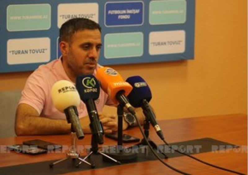 ayxan-abbasov-azarkeshler-futbolchulari-ruhdan-sala-biler