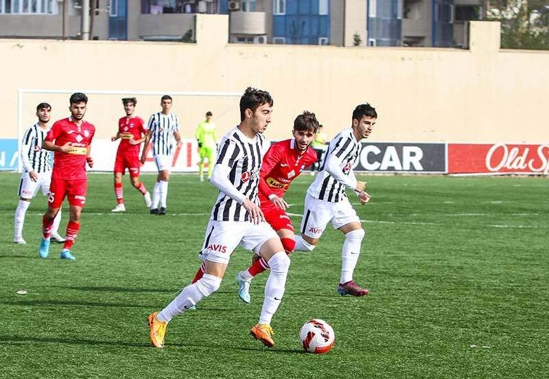 neftchi-liderliyi-ele-kechirdi