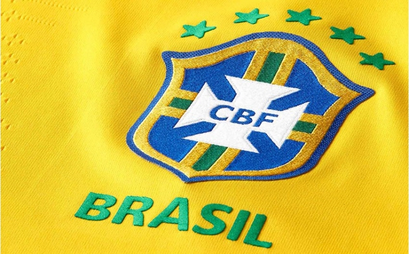 braziliya-millisinin-emblemi-peleye-gore-deyishdirile-biler